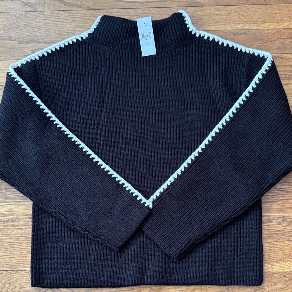 🐼 Ann Taylor black mock neck sweater w/ivory stitching details. Size XS. NWT. - Picture 3 of 9